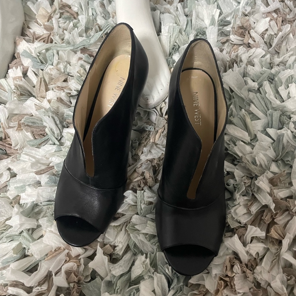 Shoes - Picture 2 of 6